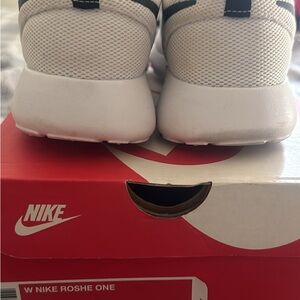 Nike White Athletic Shoes with Breathable Mesh Upper and Comfortable Midsole